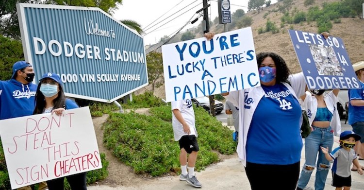 protest - 15 11 Dodger Stadium Lets Go 000 Vin Scully Avenue You'Re Lucky There'S Pandemic A Dodgers Desser Un Don'T Steal This Sign Cheaters