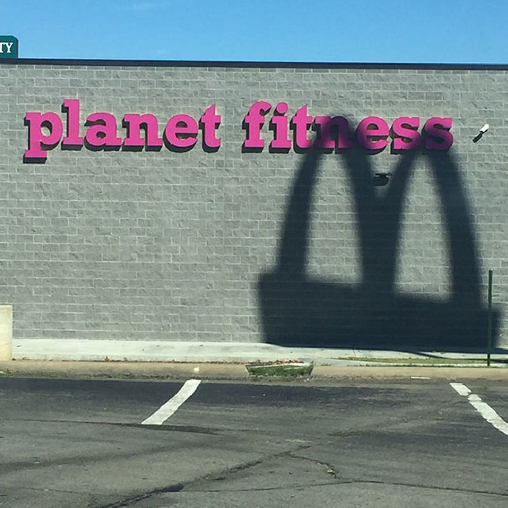 wall - Cy planet fitnes