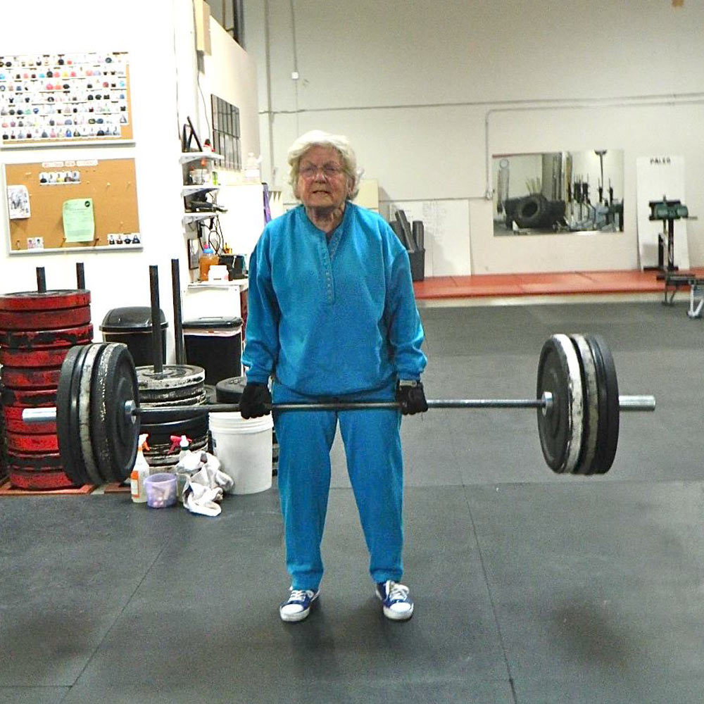 grandma deadlifting - Pal