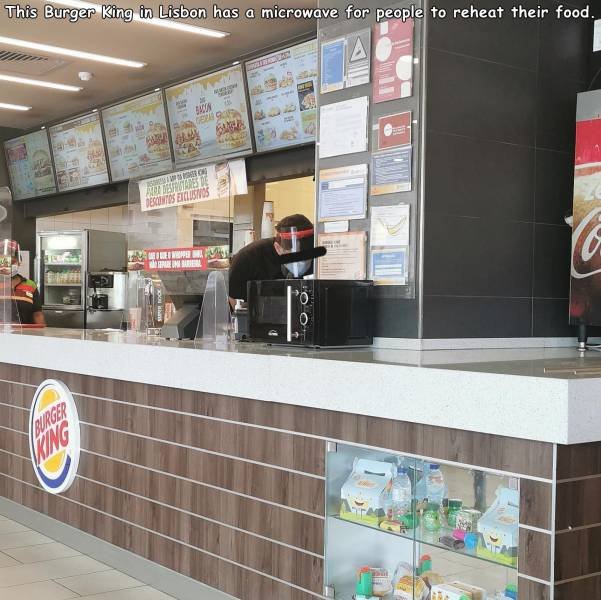 convenience store - This Burger King in Lisbon has a microwave for people to reheat their food. Wars Tro Ewwaste Deses Web Meni Burger King