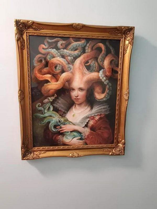 funny pictures - contessa with squid painting