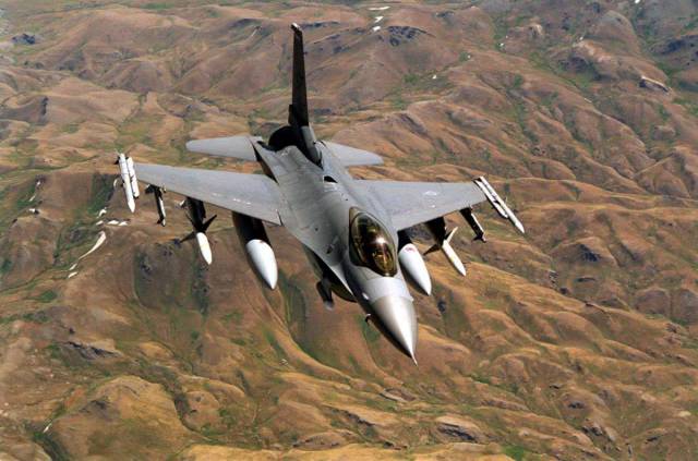 The F-16 is a multi-role aircraft that can carry out both air-to-air and air-to-ground combat. It is compact and highly maneuverable.