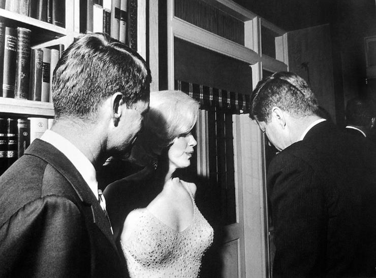 JFK & Marilyn Monroe: Marylin Monroe and John F Kennedy are said to have had a romantic rendezvous at Bing Crosby’s house in Palm Springs shortly after meeting. Apparently Monroe got in touch with the President’s wife, Jackie, and told her about the affair. Jackie was well aware of John’s wandering eye, and responded by telling her to move in and marry him, and then she would have all the problems! Great response!