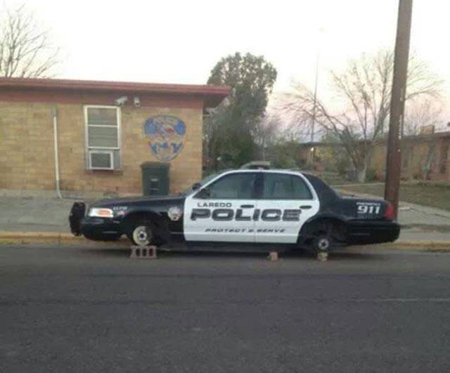 rough neighbourhood - Laredo Police