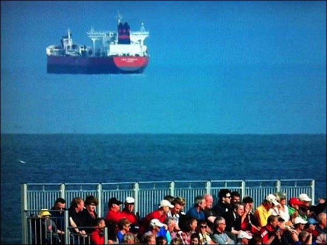 ship looks like it's floating