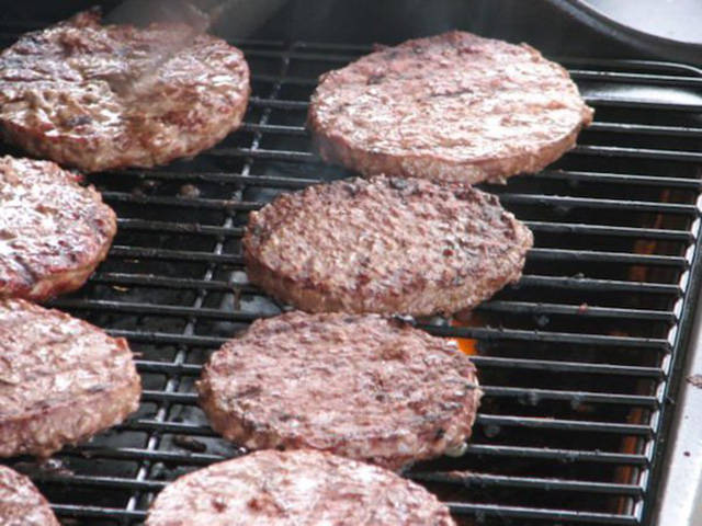Checking the wellness on a patty: Unless it’s a very thin patty, you should avoid cutting into it while it’s cooking. Instead, try using a instant-read thermometer to gauge temperature.