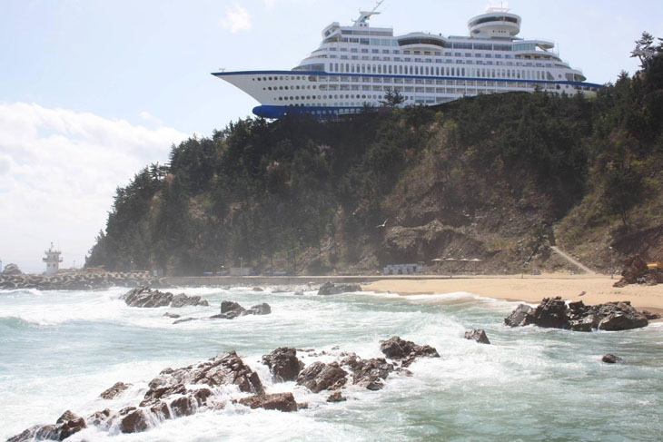 It’s not a stuck cruise ship. The floating cruise ship is actually a speciality resort hotel in South Korea.