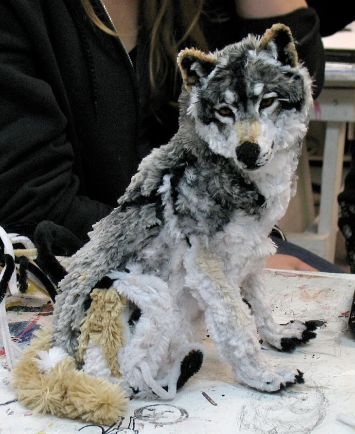A wolf designed entirely out of pipe cleaners.