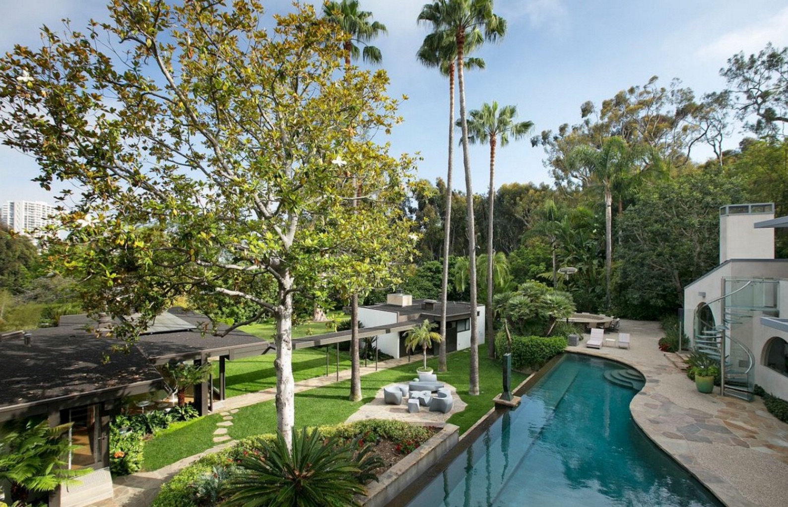 Over the years, Simon engaged master architects and restoration artists to preserve Neutra's design. Today, the estate is set on magnificent private grounds that offer full privacy for its residents.