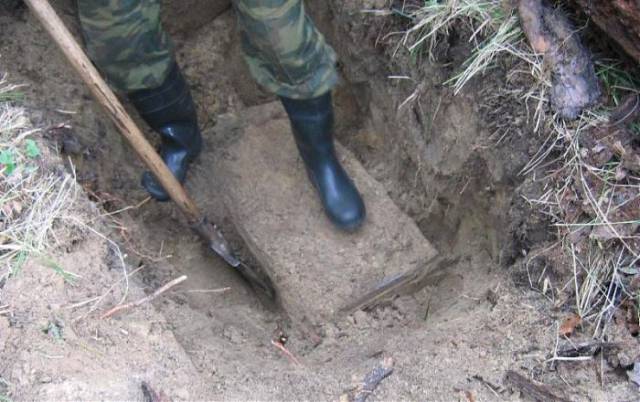 Volunteers Discovered Some WWII Memorabilia Hidden On A Russian Battlefield