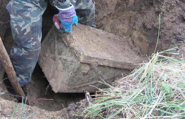 Volunteers Discovered Some WWII Memorabilia Hidden On A Russian Battlefield