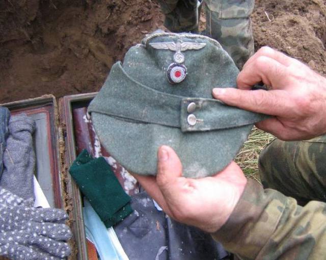 Volunteers Discovered Some WWII Memorabilia Hidden On A Russian Battlefield