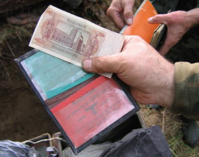 Volunteers Discovered Some WWII Memorabilia Hidden On A Russian Battlefield