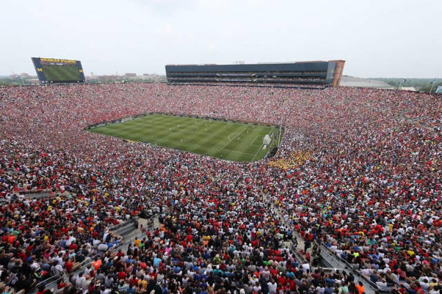 The largest US soccer crowd ever… 109,318 fans watched Manchester United beat Real Madrid, 3-1, in the Big House.