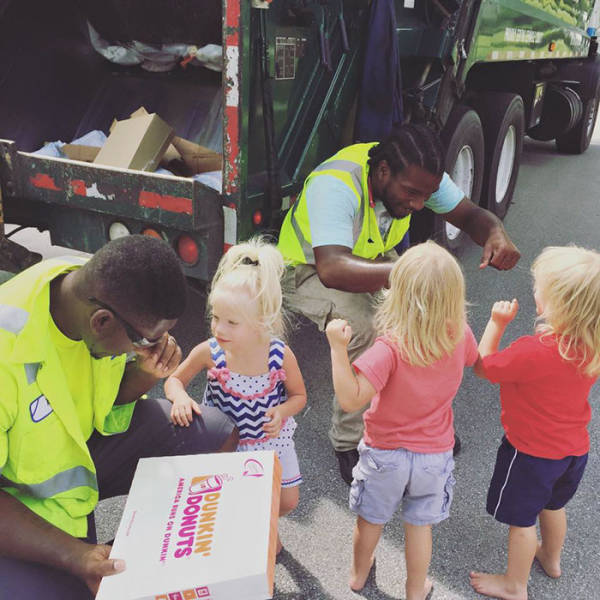 These triplets give food and drinks to their BFF garbage men.