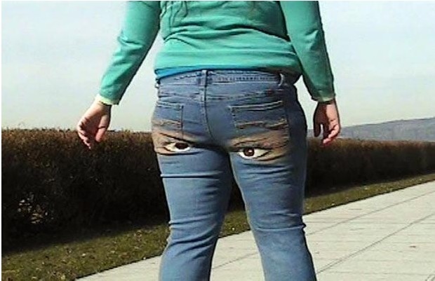 AN ARTIST CREATED EYE-OPENING TROUSERS THAT WINK AT PEOPLE AS YOU WALK: If you think some pair of eyes in the buttocks will attract the opposite sex, then you are wrong! This seriously looks weird.