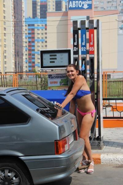 Women In Bikinis In Russia Get Gas For Free