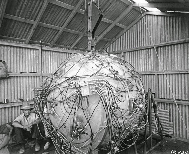 The Gadget, The First Atomic Bomb, 1945