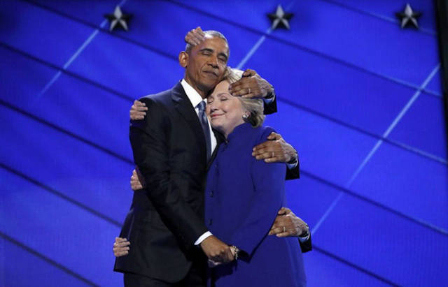 Cringeworthy Obama Clinton Hug Photo Gets Trolled