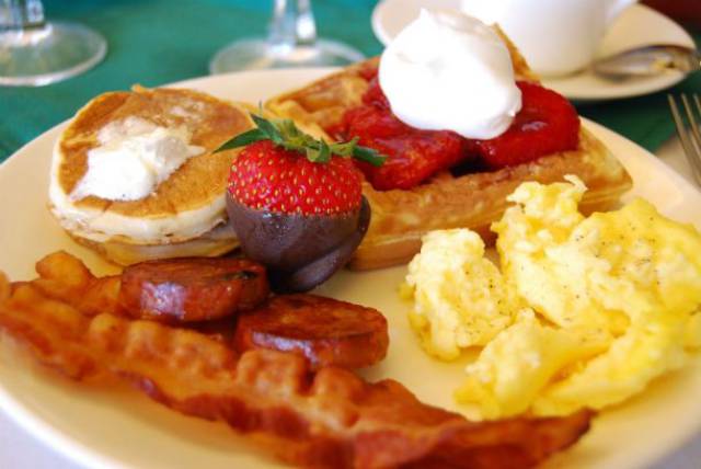 It is becoming increasingly popular for hotels to offer their guests free continental breakfasts.