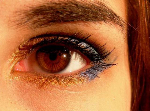 People with dark-colored eyes are more sensitive to alcohol than their blue or green-eyed counterparts.