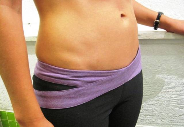 The location of your belly button can help you decide what sport you should do. Those with higher a navel position tend to be better runners (because they usually have longer legs relative to their height), while people with a lower navel position are good swimmers (due to a longer torso).