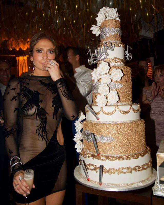 Jennifer Lopez Proves She's Still Sexy As Ever