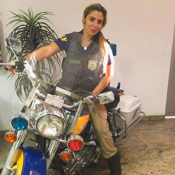 Mari Ag Is The Sexiest Cop In All Of Brazil