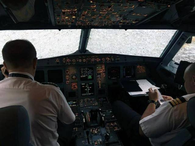 After his windshield was shattered by an insane hailstorm, this pilot managed to land the plane blindly using his devices only!