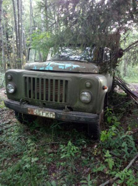 This Novodvorsk forestry worker near the Belovezhskaya Pushcha was arrested by the police after they discovered his mobile moonshine brewing device along with 300 liters of moonshine.