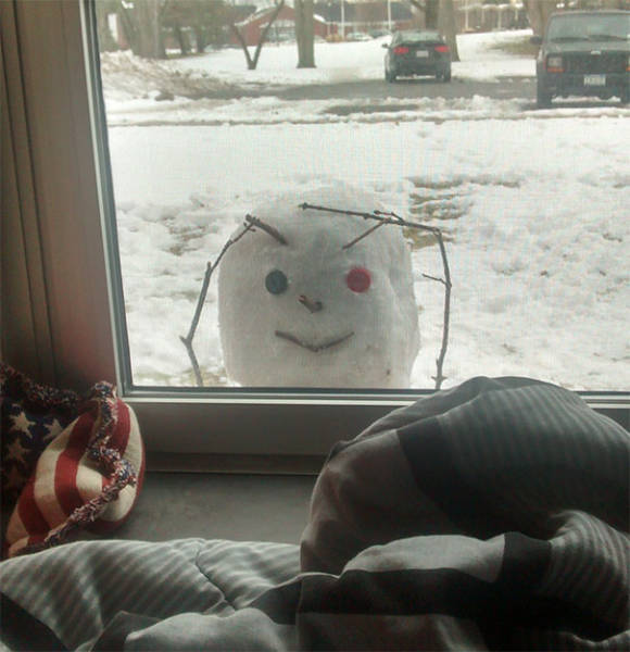 peeping tom snowman