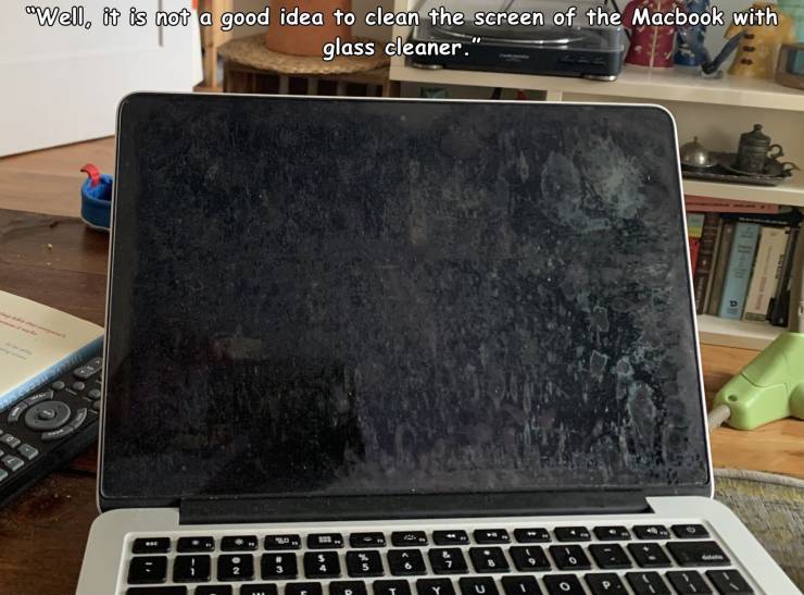 computer hardware - Well, it is not a good idea to clean the screen of the Macbook with glass cleaner." U.. 7 $ 4 8 i 3 5 U10