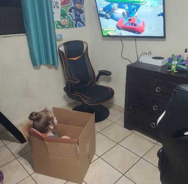 bought my daughter a gaming chair from r funny - G Re O