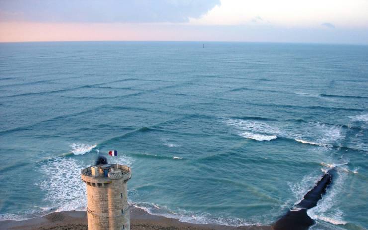 A cross sea is a sea state with two wave systems traveling at oblique angles.