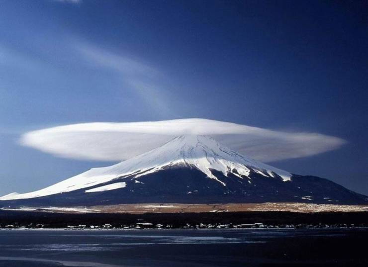 Lenticular cloud over Mount Fuji.