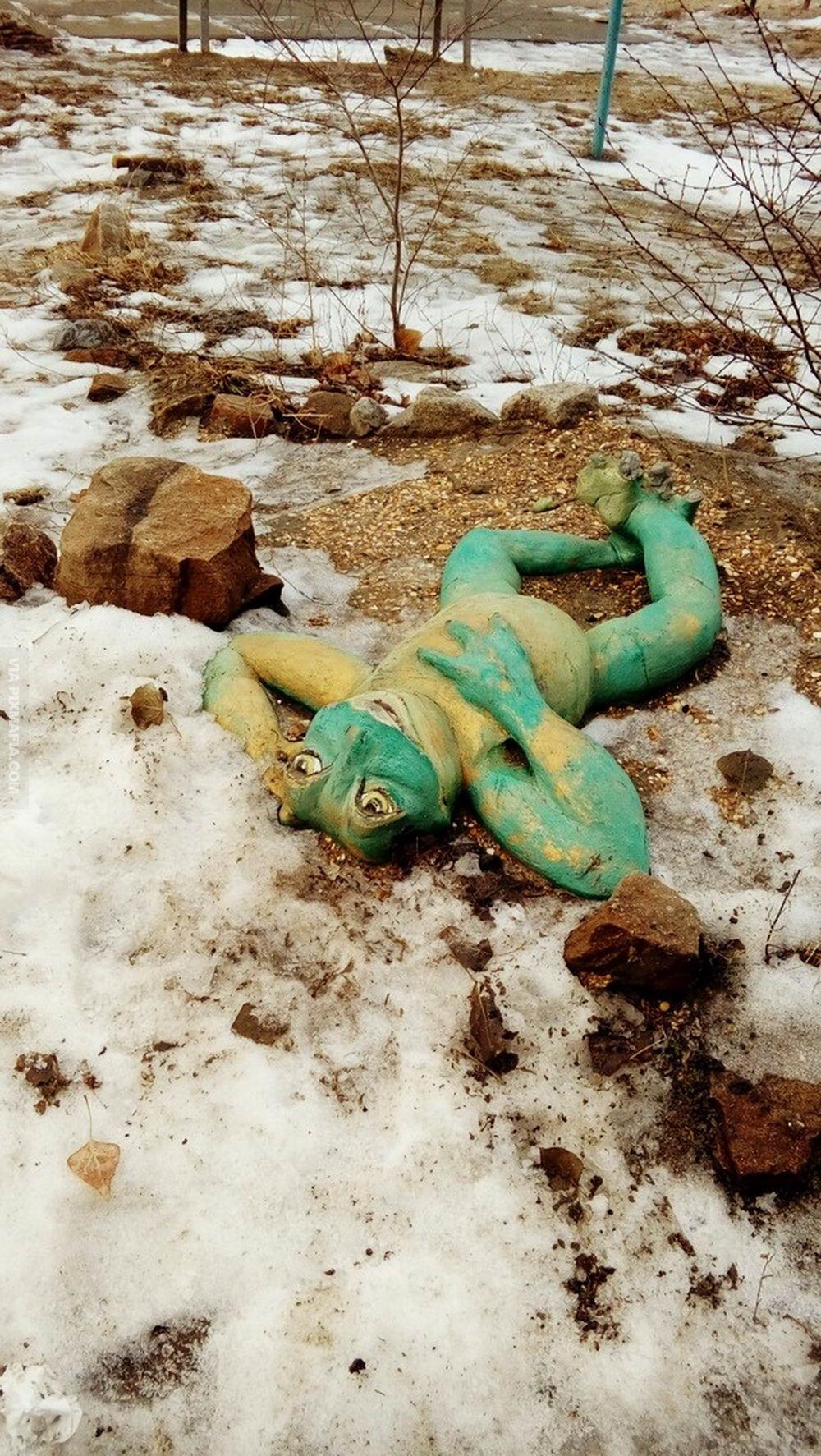 wtf images - sad frog statue in the snow