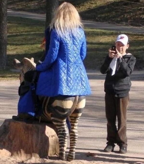 funny optical illusions - funny camera angles zebra woman