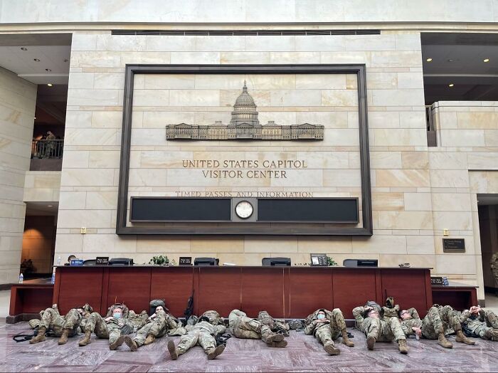 25 Pictures Showing The New Security At The Capitol