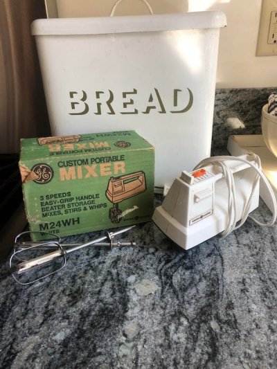 Bread O Won Custom Portable Se Mixer 3 Speeds EasyGrip Handle Beater Storage Mixes, Stirs & Whips M24WH We