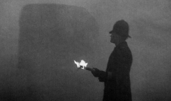 The great smog of London in 1952 was so bad that pedestrians couldn’t even see their feet. Some of the 4,000 who died in the 5 days it lasted didn’t suffer lung problems – they fell into the Thames and drowned because they could not see the river.