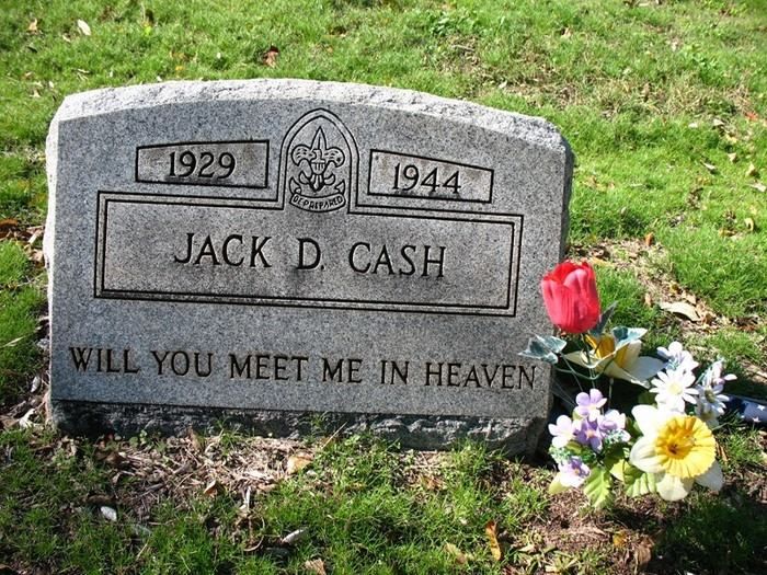 Johnny Cash’s brother, Jack, died when he was 14 after getting mangled by a table saw after cutting wood. Johnny, who admired his brother a lot, was heartbroken. According to his sister, Johnny helped dig Jack’s grave.