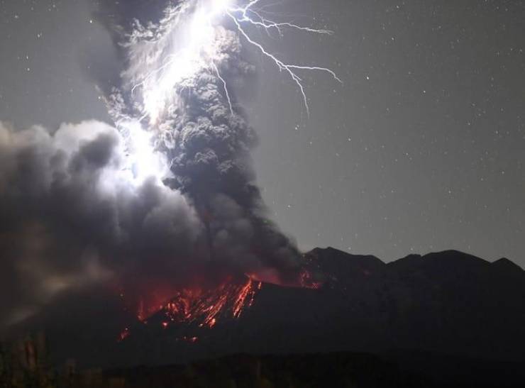 volcanic lightning mount sakurajima