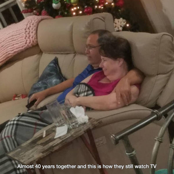 leg - Almost 40 years together and this is how they still watch Tv