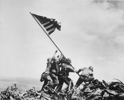 Amazing Pulitzer Prize Winning Photos - iwo jima flag raising