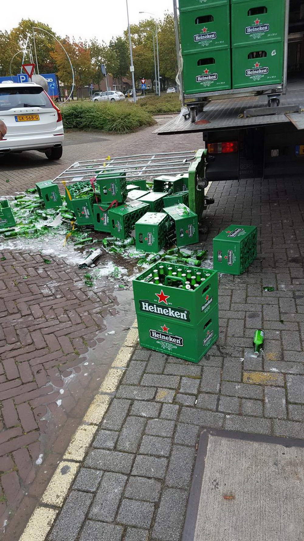 epic fails - asphalt - Heineken $300 Heineken Ve Do 30 Heinekeni Pm Heineker 20 Godo Bv Gk568G Heineken Heineken |