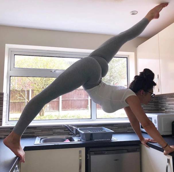 49 Girls Who Really Know How To Stretch