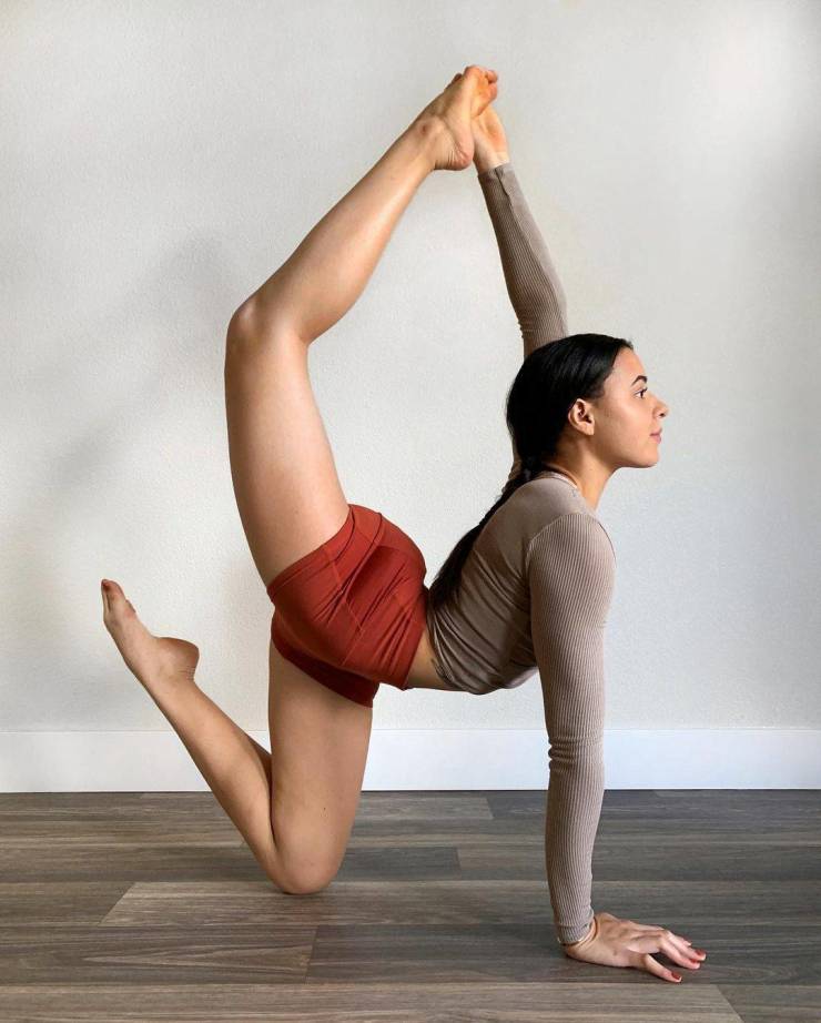 49 Girls Who Really Know How To Stretch