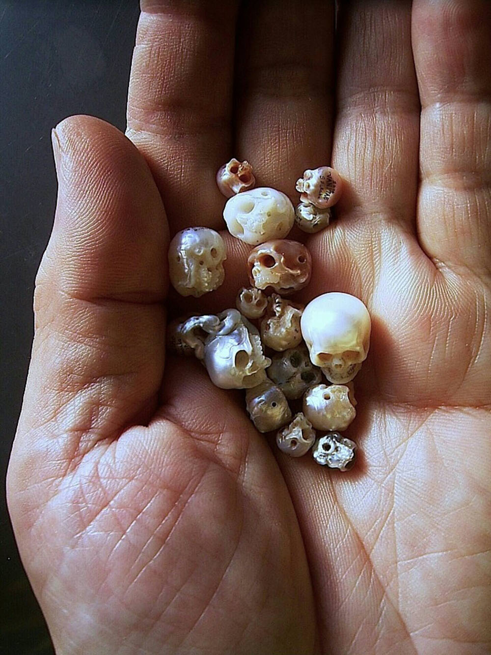 skull carved pearls