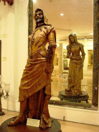 mephistopheles and margaretta statue