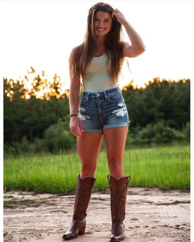 38 Pics Of Country Gals